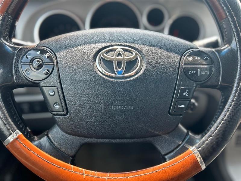 2011 TOYOTA SEQUOIA PLATINUM