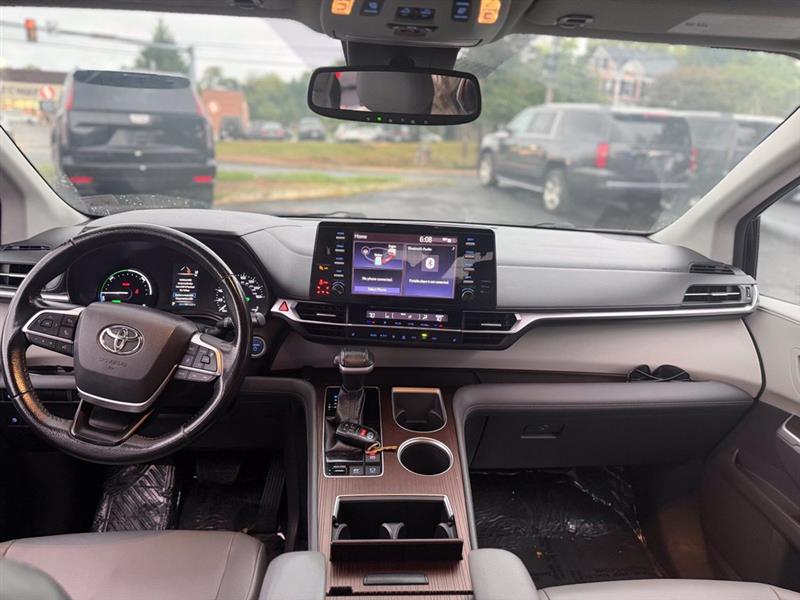2021 TOYOTA SIENNA XLE