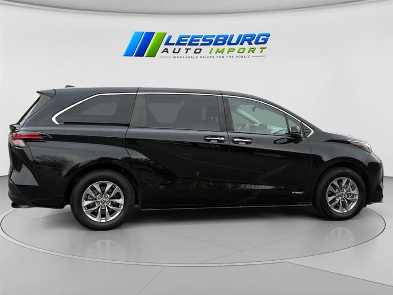 2021 TOYOTA SIENNA XLE