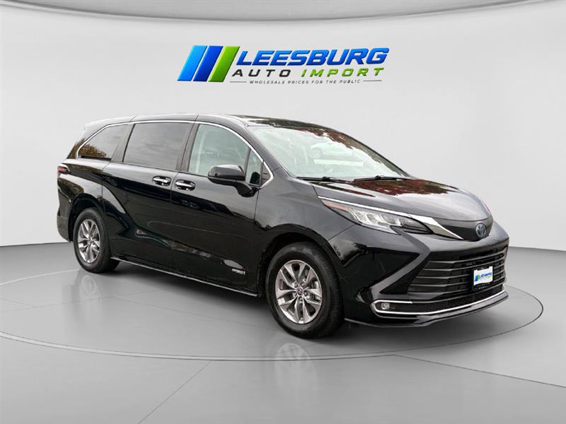 2021 TOYOTA SIENNA XLE