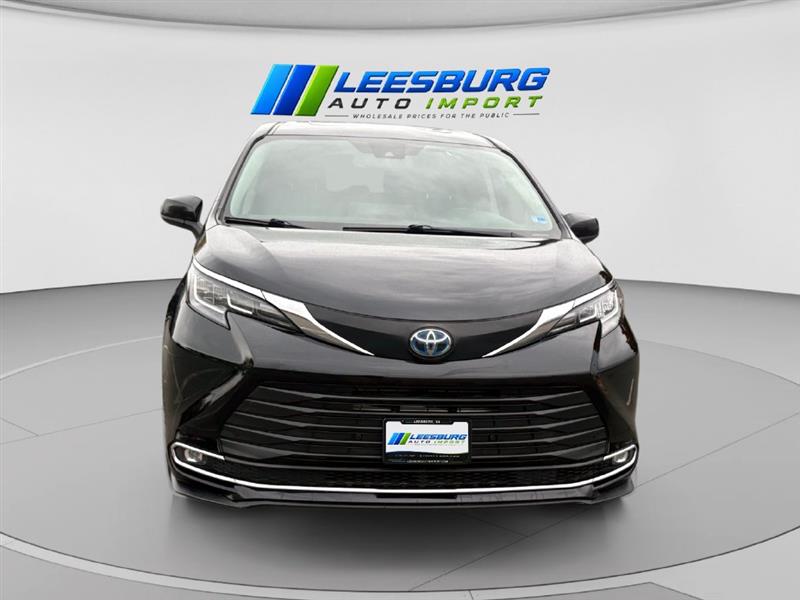 2021 TOYOTA SIENNA XLE