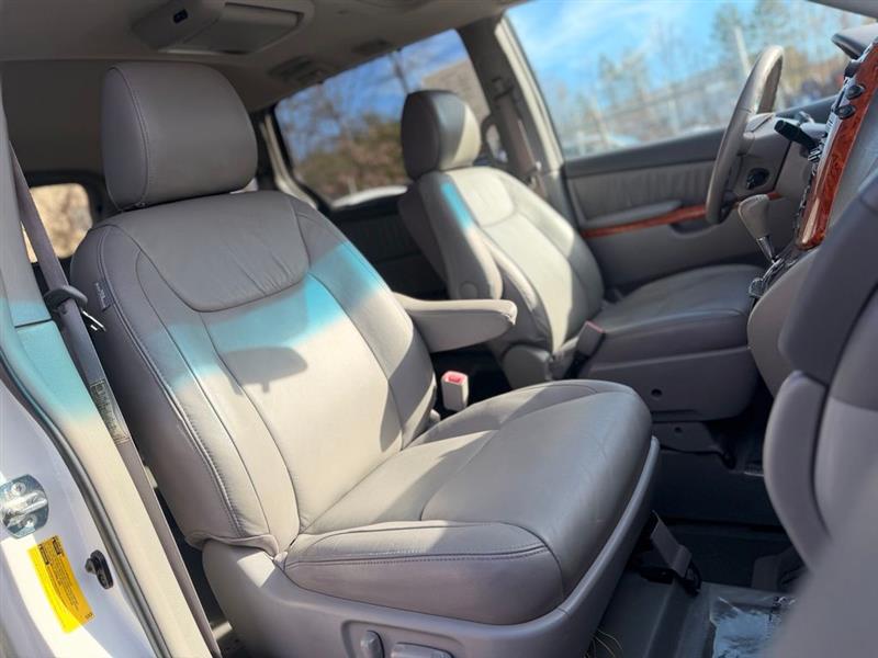 2009 TOYOTA SIENNA XLE