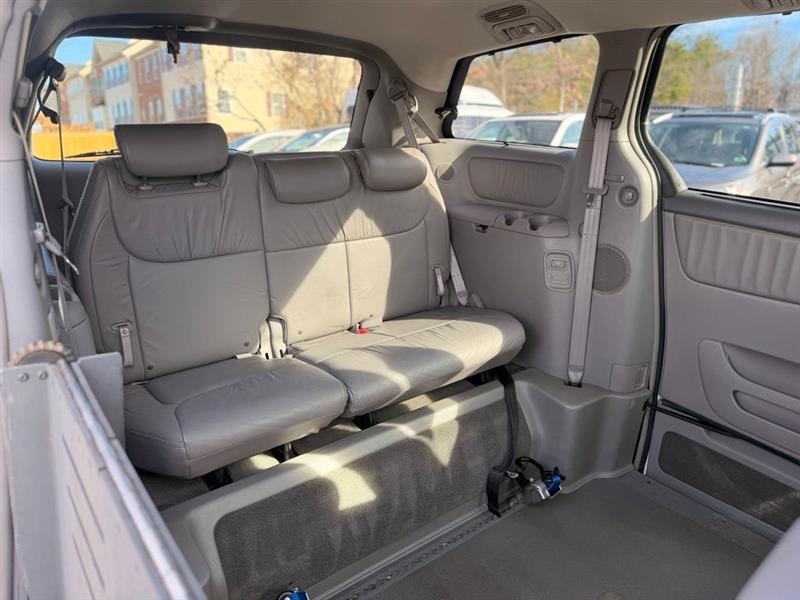 2009 TOYOTA SIENNA XLE