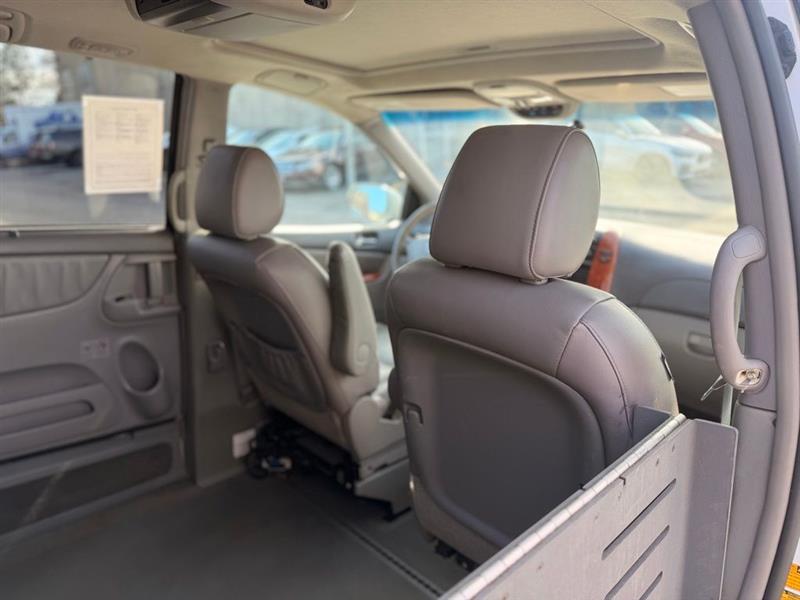2009 TOYOTA SIENNA XLE