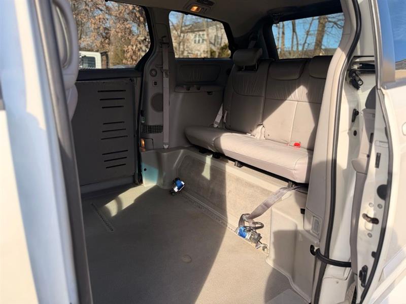 2009 TOYOTA SIENNA XLE