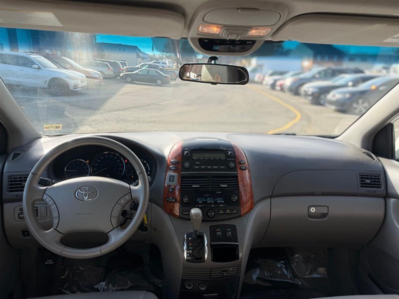 2009 TOYOTA SIENNA XLE