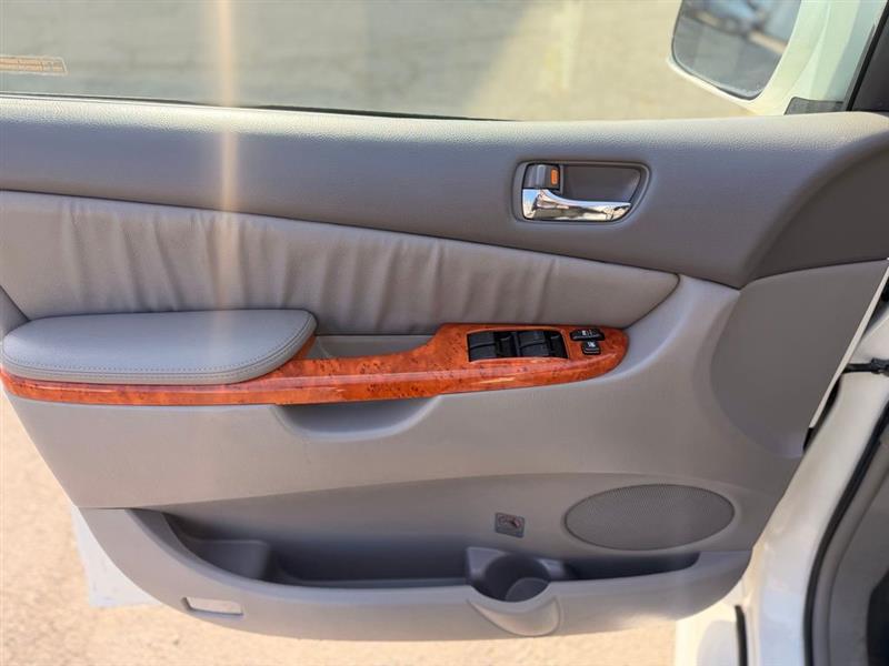 2009 TOYOTA SIENNA XLE