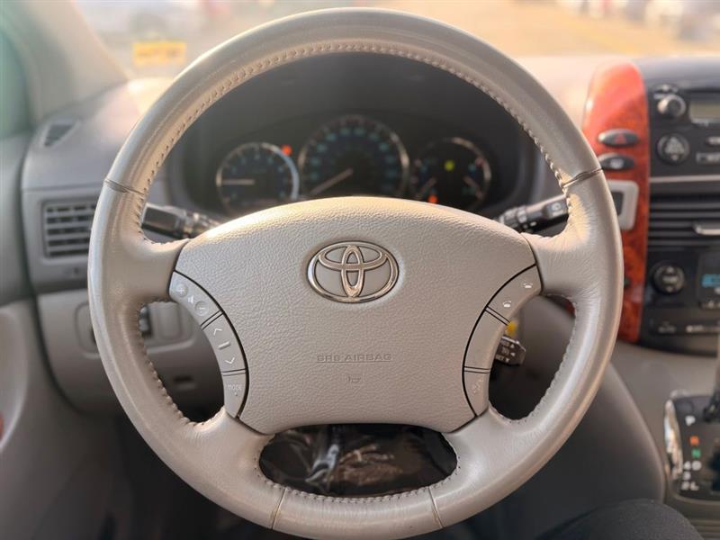 2009 TOYOTA SIENNA XLE