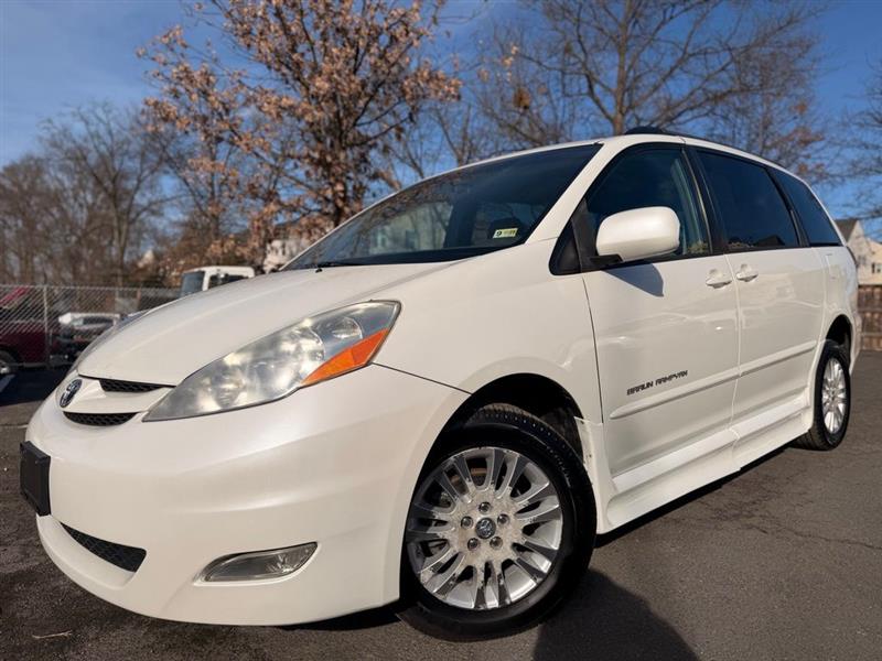2009 TOYOTA SIENNA XLE