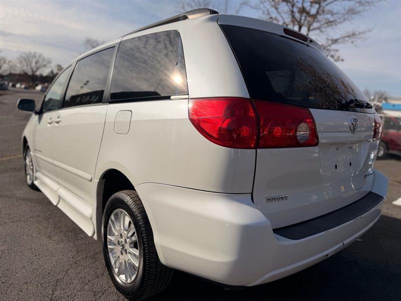 2009 TOYOTA SIENNA XLE