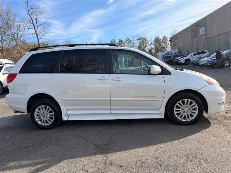 2009 TOYOTA SIENNA XLE