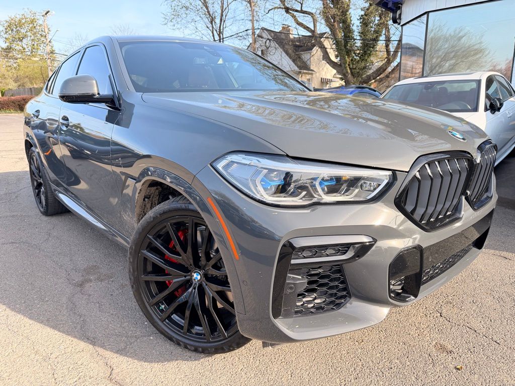 2022 BMW X6 M50i's photo
