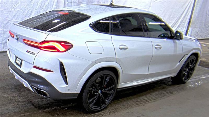 2021 BMW X6 M50I