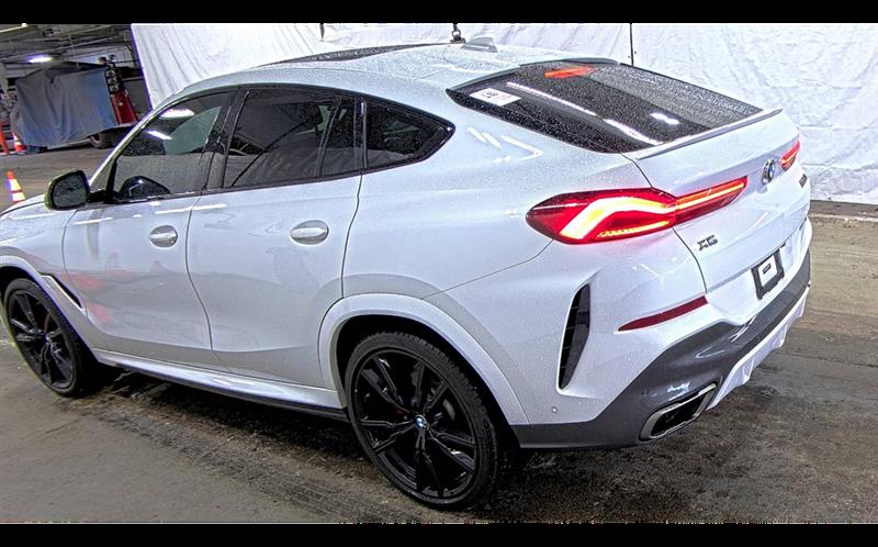 2021 BMW X6 M50I