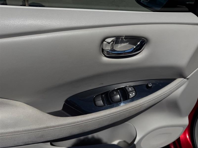 2012 NISSAN LEAF SL