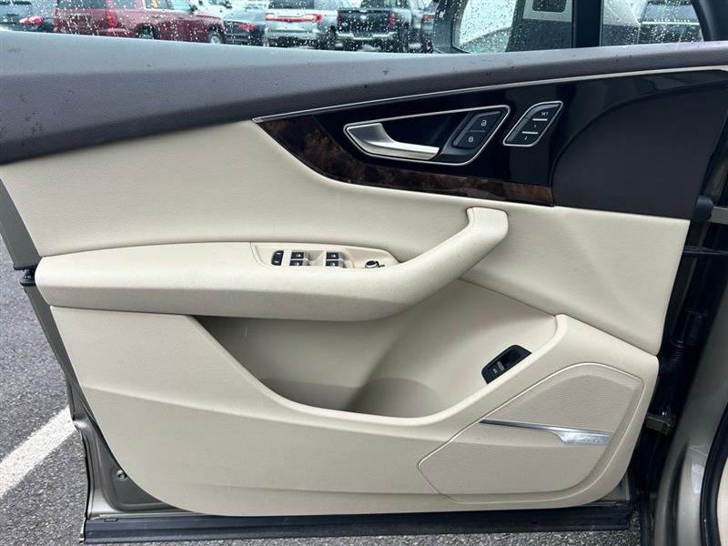 2017 AUDI Q7 PRESTIGE