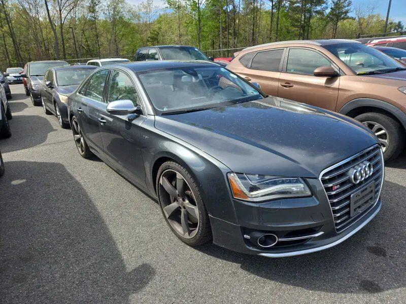 2013 AUDI S8 