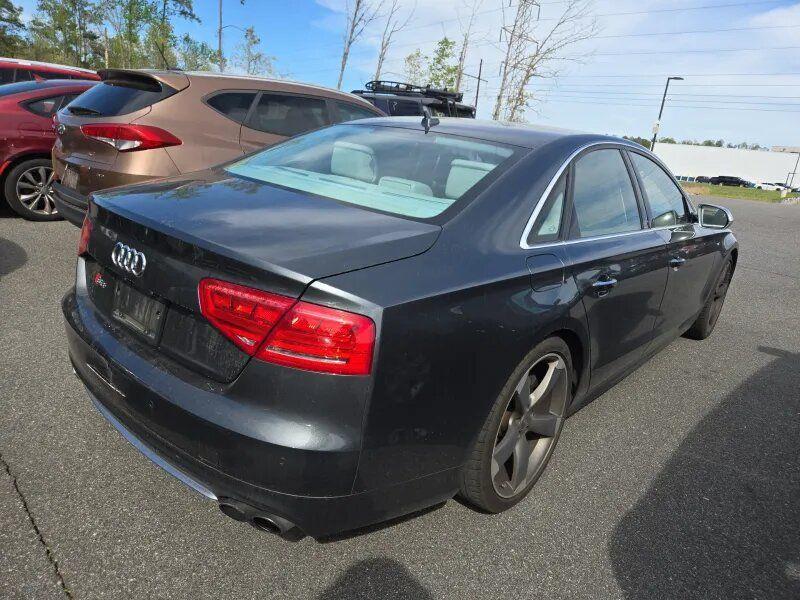 2013 AUDI S8 