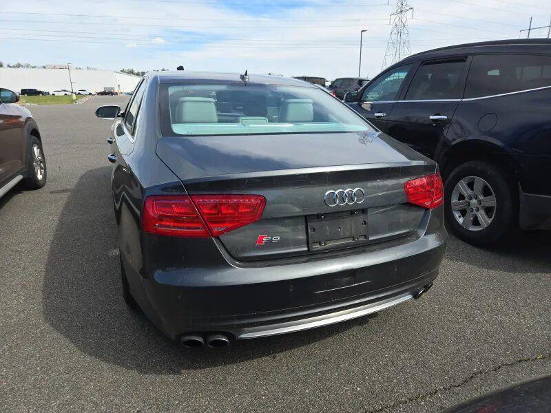 2013 AUDI S8 