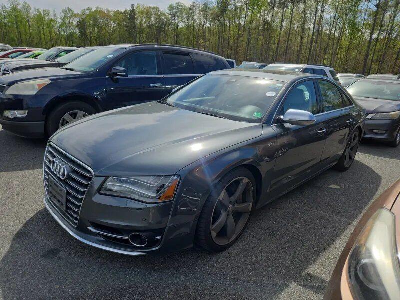 2013 AUDI S8 