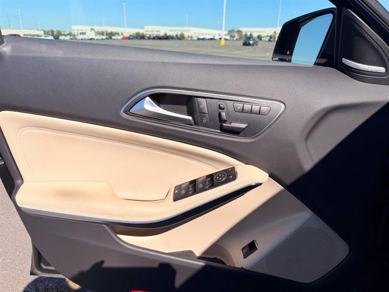 2015 MERCEDES-BENZ GLA250 