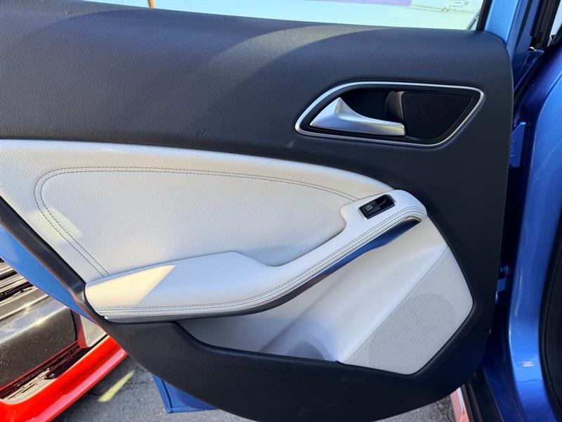 2017 MERCEDES-BENZ GLA250 