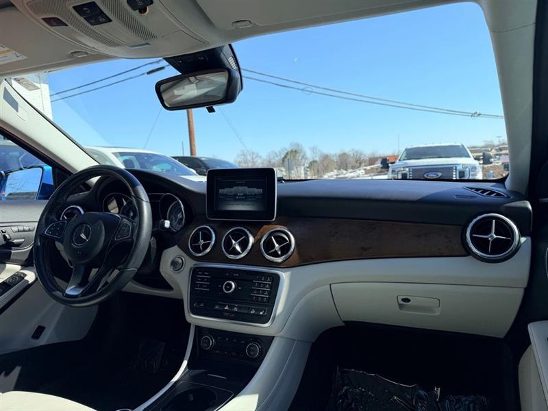 2017 MERCEDES-BENZ GLA250 