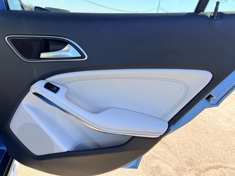 2017 MERCEDES-BENZ GLA250 