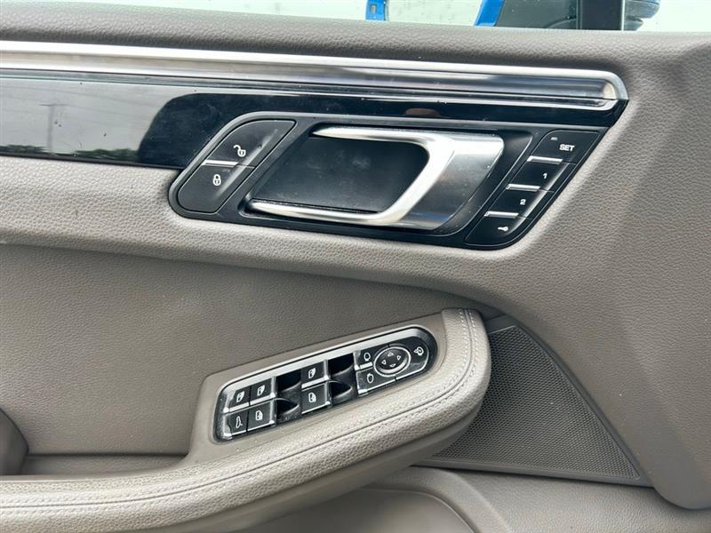 2016 PORSCHE MACAN S