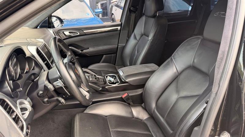 2016 PORSCHE CAYENNE GTS