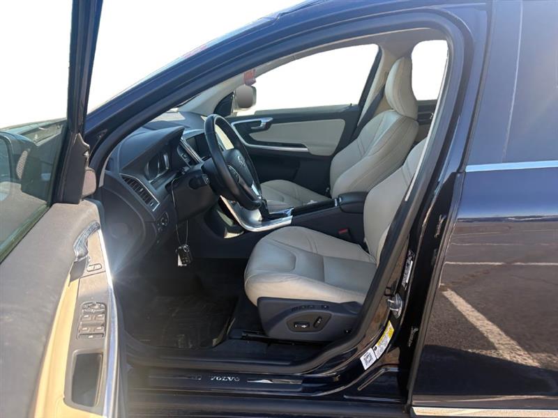 2017 VOLVO XC60 DYNAMIC