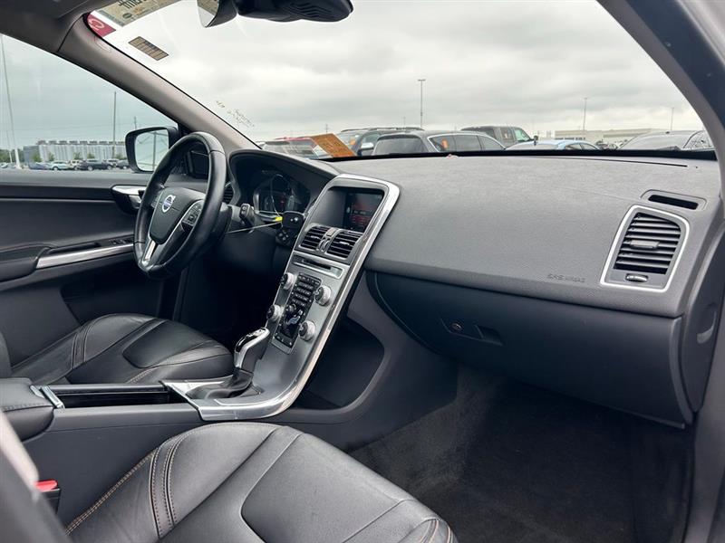 2017 VOLVO XC60 DYNAMIC