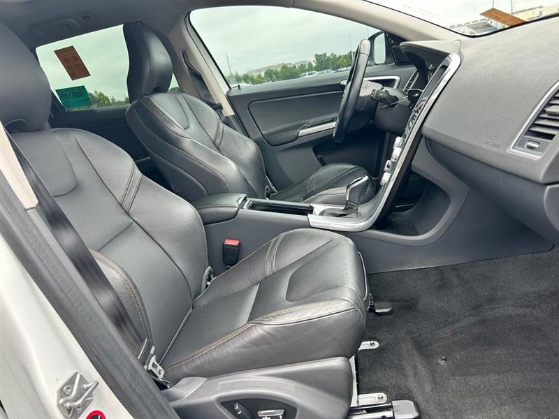 2017 VOLVO XC60 DYNAMIC