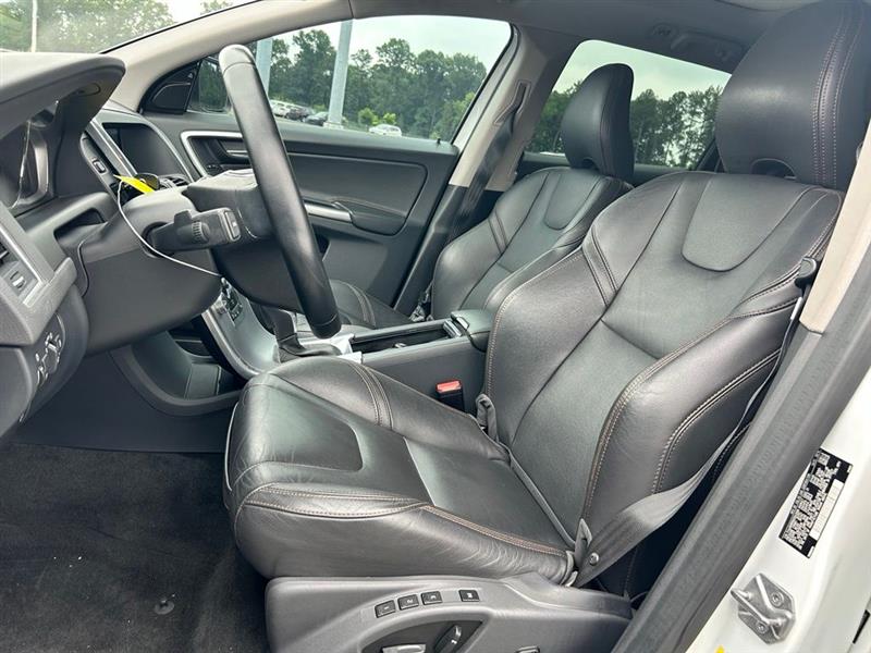 2017 VOLVO XC60 DYNAMIC