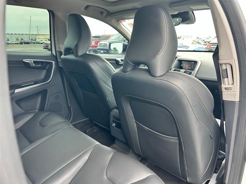 2017 VOLVO XC60 DYNAMIC