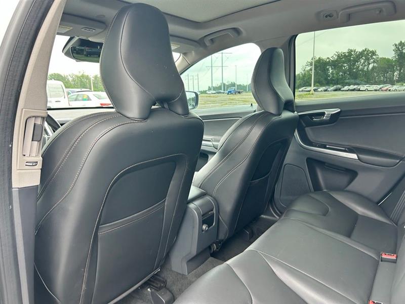 2017 VOLVO XC60 DYNAMIC