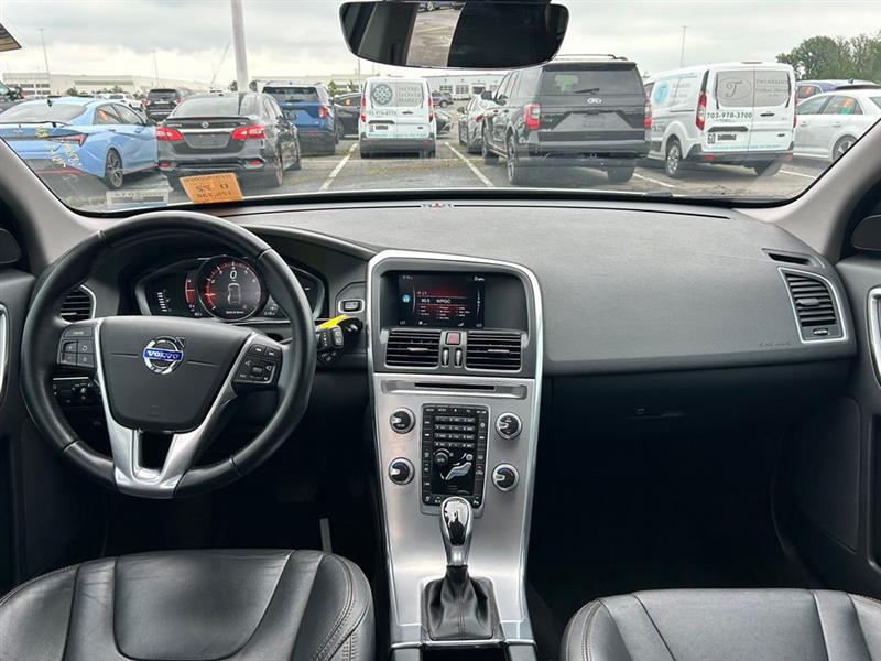 2017 VOLVO XC60 DYNAMIC