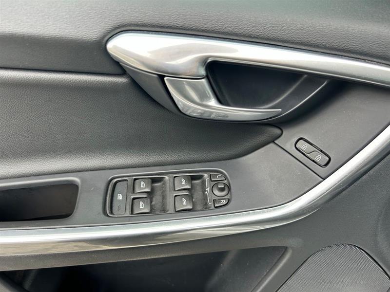 2017 VOLVO XC60 DYNAMIC