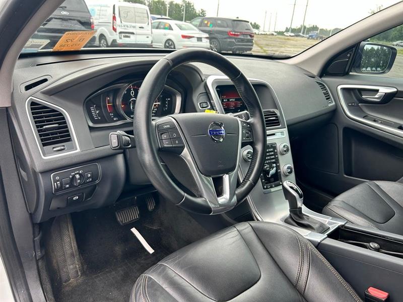2017 VOLVO XC60 DYNAMIC