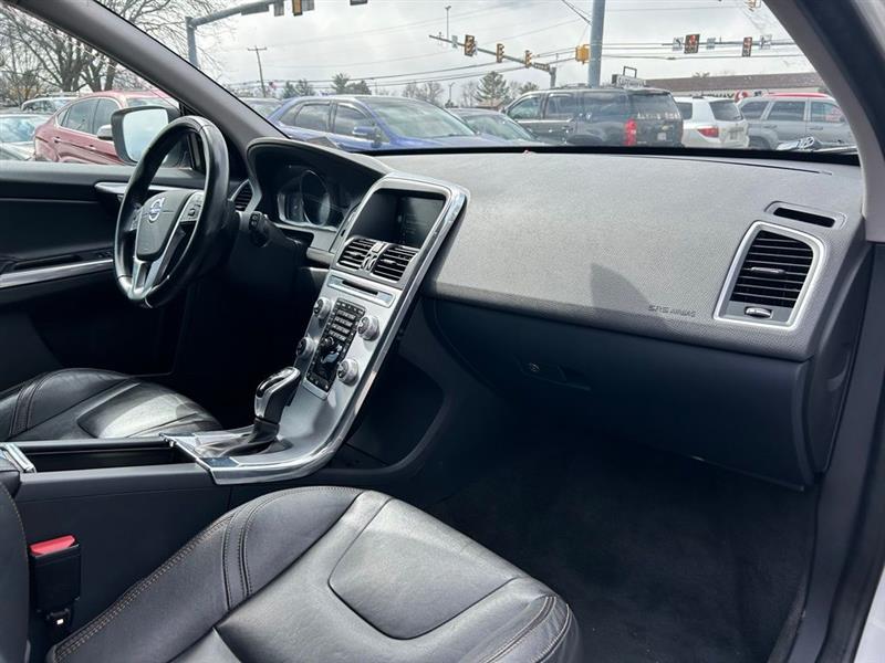 2017 VOLVO XC60 DYNAMIC