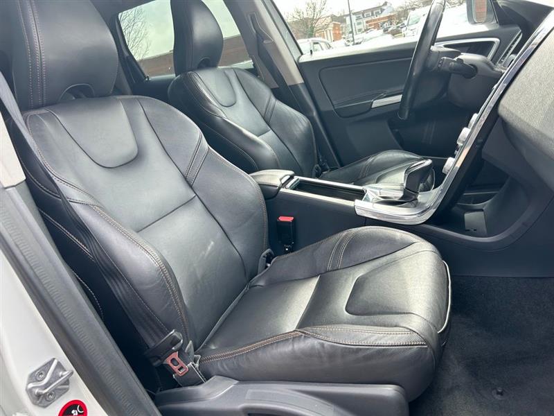 2017 VOLVO XC60 DYNAMIC