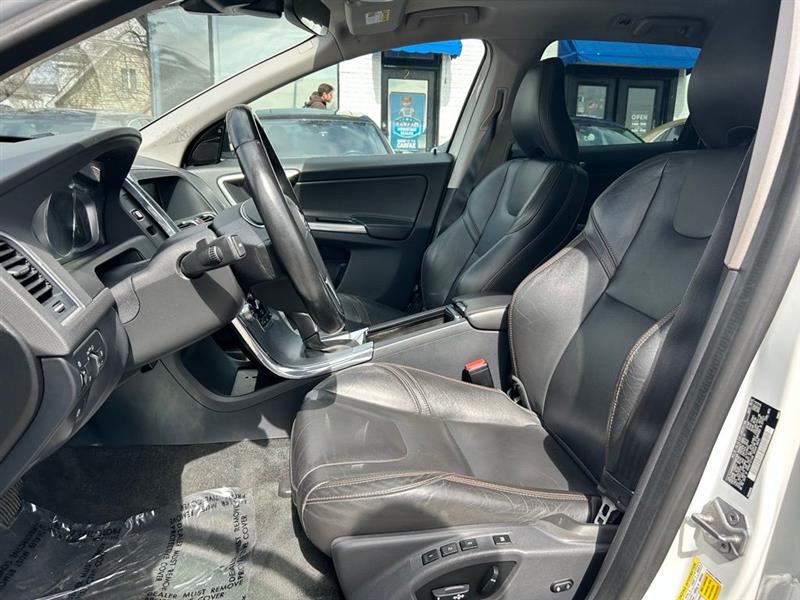 2017 VOLVO XC60 DYNAMIC