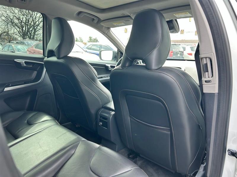 2017 VOLVO XC60 DYNAMIC