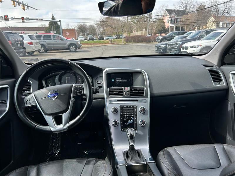 2017 VOLVO XC60 DYNAMIC