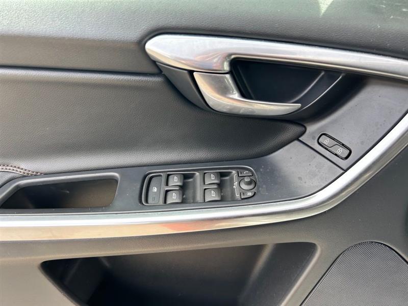 2017 VOLVO XC60 DYNAMIC