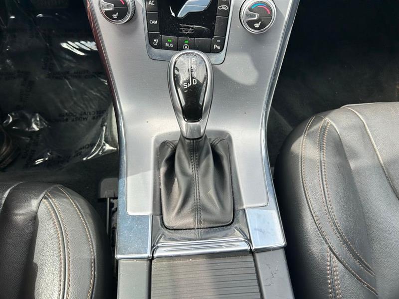 2017 VOLVO XC60 DYNAMIC