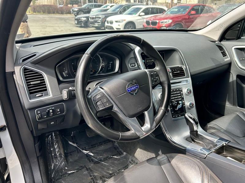 2017 VOLVO XC60 DYNAMIC