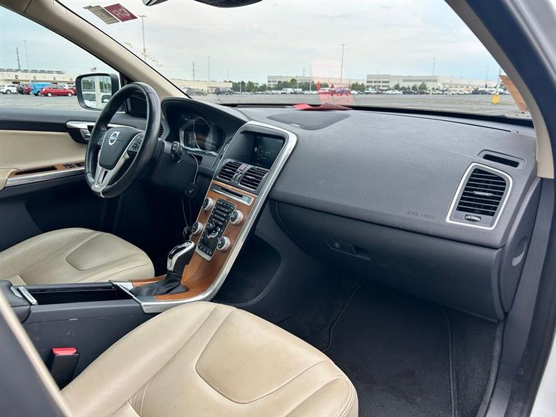 2017 VOLVO XC60 INSCRIPTION