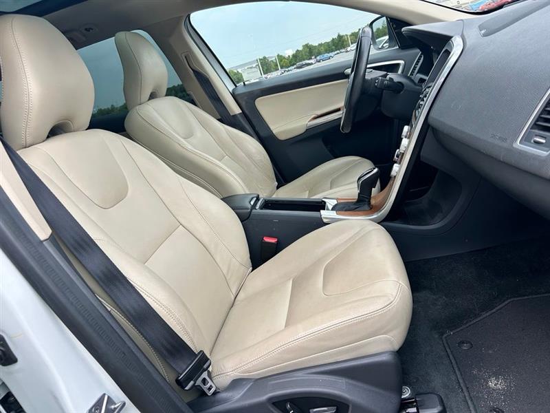 2017 VOLVO XC60 INSCRIPTION