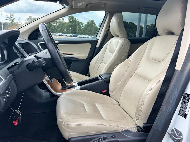 2017 VOLVO XC60 INSCRIPTION
